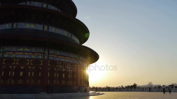 Tempio del Cielo a Pechino. L'antica architettura reale cinese al tramonto risplende — Video Stock