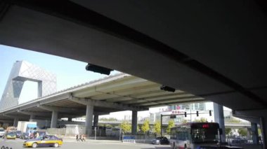 Çin-Eyl 08, 2016:timelapse Rating Üstgeçit şehirde altında.