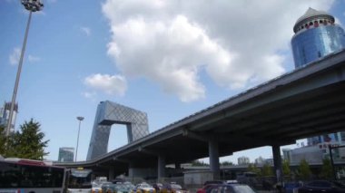 Çin-Eyl 08, 2016:business bölge Pekin Çin, Bina trafik meşgul ve kalabalık.