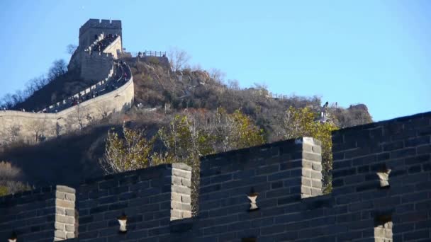 Gran Muralla en la cima de la montaña, China antigua arquitectura, almenas fortaleza wal — Vídeos de Stock