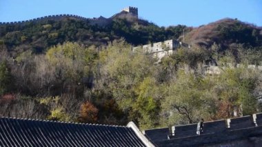 Dağ zirvesindeki Çin Seddi, Antik Çin mimarisi, Sonbaharda kale.