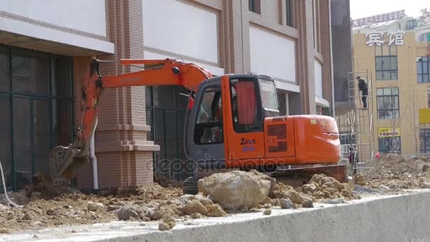中国 Sep 08，2016:Excavator 在建设工地上工作. — 图库视频影像