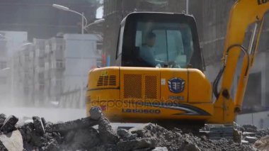 Çin-Eyl 08, inşaatta çalışan 2016:Excavator.