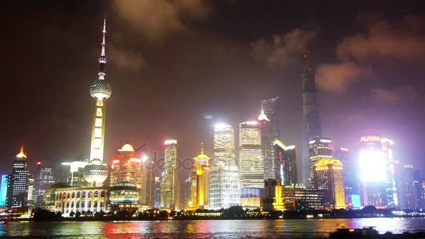 China-Sep 08,2016: Shanghai bund at night, Lujiazui business center, Brightly lit ship . — стоковое видео