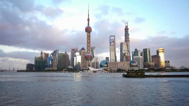 중국 9 월 08, 황혼, 세계 도시 비즈니스 센터 빌딩에 스카이 라인 2016:Shanghai. — 비디오