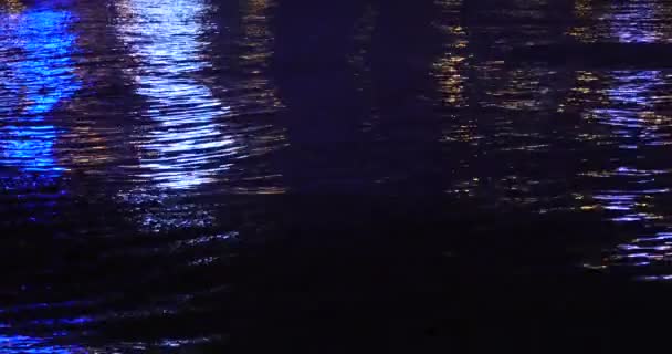 4k video, Ondas nocturnas del océano . — Vídeo de stock