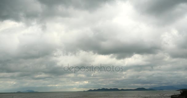 4 k musujące ocean sea woda fale powierzchni & przybrzeżne skały coast chmura cloudscape. — Wideo stockowe