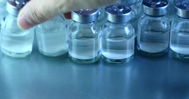 4k Adicionar injeção bottle.medical saúde medicina hospital equipamentos & frasco para injetáveis de drogas . — Vídeo de Stock