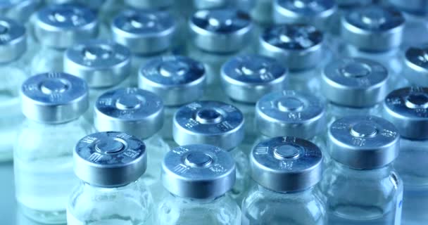 4k close-up de frasco de injeção e seringa injetor.medical equipamentos e frasco de droga . — Vídeo de Stock