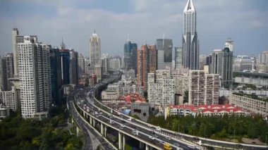 Timelapse, otoyol kavşağı, ağır trafik iş binanın Shanghai.