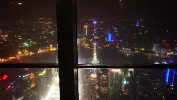 Vista aérea de la escena nocturna de Shanghái desde la sala de turismo de Huanqiu . — Vídeos de Stock