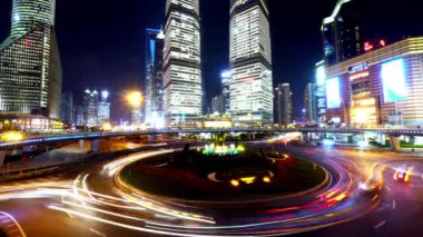 Çin-Ağu 08, 2016:4 k-zaman atlamalı, parlak yaktı kentsel trafik gece, shanghai pudong bina.