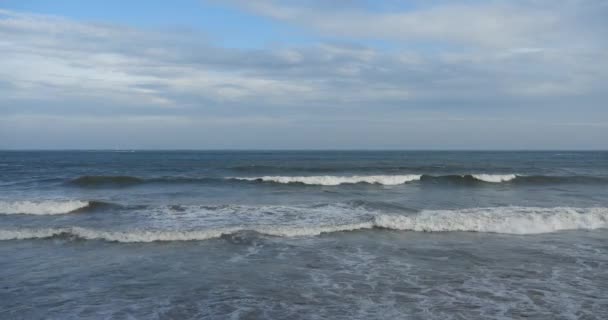 4k wide ocean surface,waves washed sand,ocean sea water & surge. — Stock Video