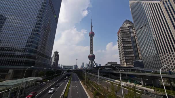 China-Sep 08,2016: Centro de negócios shanghai lujiazui, arranha-céu e torre de TV de pérola de orientação . — Vídeo de Stock
