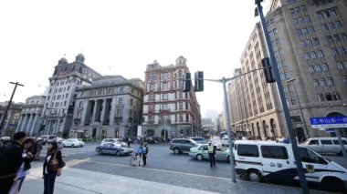 Çin-Ağu 08, 2016:Chinese insanlar oldukça kalabalık şehir merkezinde Shanghai,.