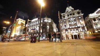 Çin-Eylül 08, 2016:Shanghai bund Rating ve kalabalık siluet gece, eski kafalı binasında.