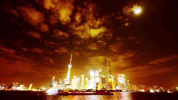 시간 경과 상하이 외 탄 밤, 밝은 조명 세계 경제 센터 빌딩. — 비디오