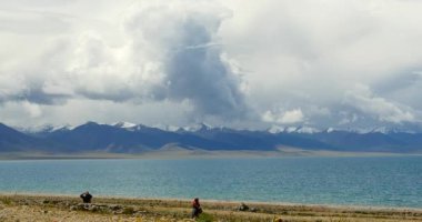 4 k Tibetliler Tibet, Gölü namtso, Hacı yürüyüş dağ kar.