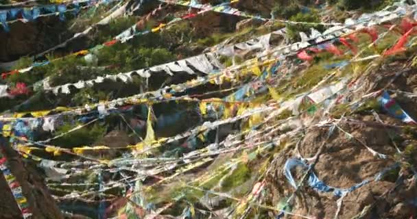 Bandera de oración 4k en lhasa, Tíbet . — Vídeo de stock