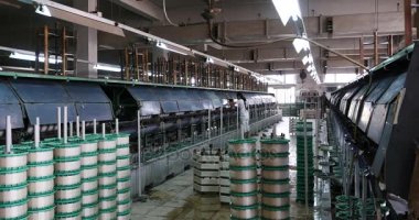 Çin-Nis 08, 2017:4 k Makina üreten doku içinde A ipek fabrikası, İpek iplik Makina toplama.