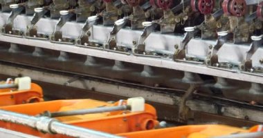 4 k ipekböceği koza montaj hattı, Çin ipek fabrika üzerinde.