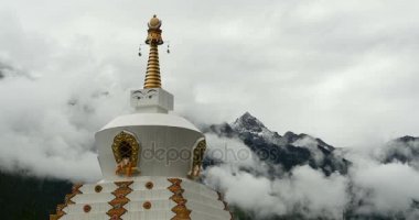 4k tibet Budist stupa, zaman atlamalı bulutlar kapak Dağı'nın beyaz.
