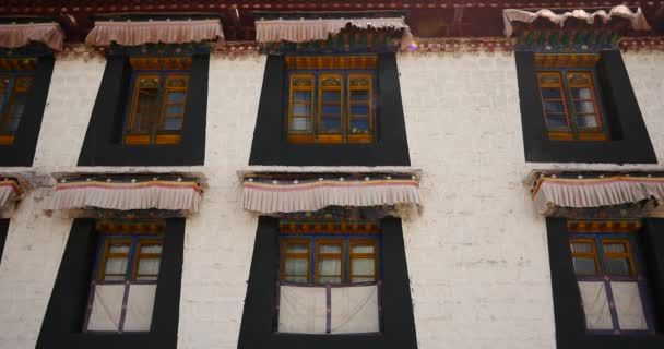 Gros plan 4k du temple Jokhang à Lhassa, Tibet . — Video