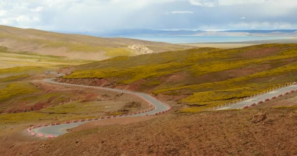 4 k 자동차 meander도로, 거리 호수 namtso & 티베트에서 산에 운전. — 비디오