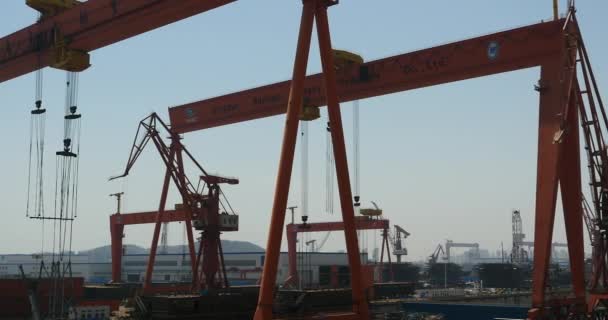4k Industrial working crane bridge in shipyard. — Stock Video