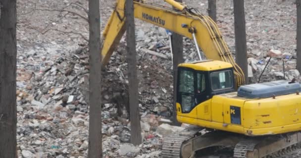 China-Feb 08, 2017:4 k graafmachine werken & dumper vrachtwagen op de bouwplaats, china. — Stockvideo