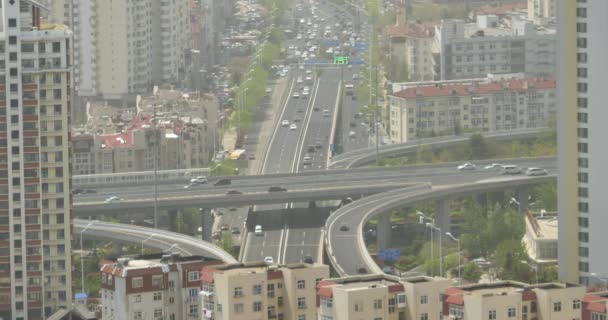 4 k αστική πόλη απασχολημένος κυκλοφορίας jams,Qingdao,china.business κτίριο, της ατμοσφαιρικής ρύπανσης. — Αρχείο Βίντεο