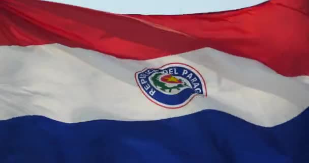 4 k Paraguay flagga fladdrar i vinden. — Stockvideo