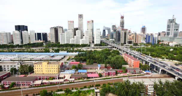 China-Abr 08,2017: 4K, tráfego pesado através do distrito empresarial central de BeiJing, edifício urbano . — Vídeo de Stock