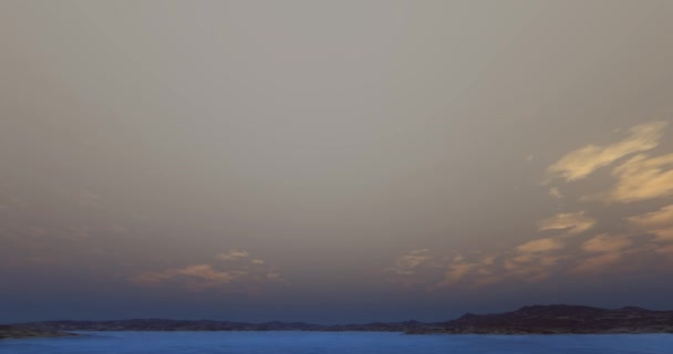 Nube 4k volando sobre el lago y el desierto al atardecer . — Vídeos de Stock