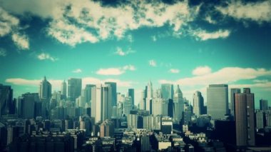 4k, timelapse bulut sinek Kentsel Yapı ve gökdelenler, Newyork City sahne üzerinde.