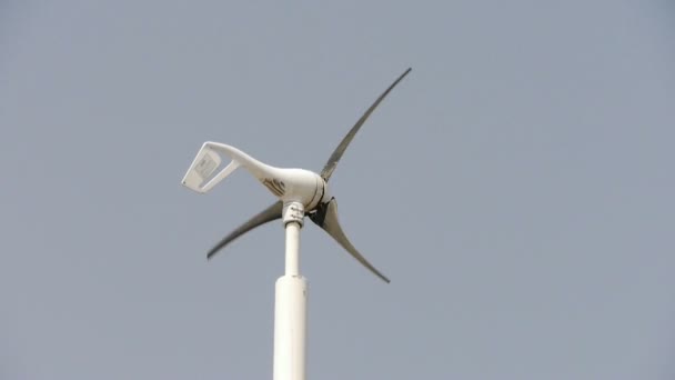 Větrná turbína a nové energie. — Stock video