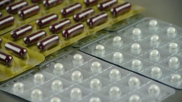 Gyógyszeripari kapszula és tabletta. — Stock videók