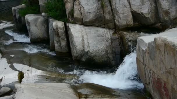 Mountain waterfall stream. — Stock Video