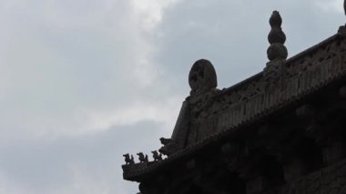 çatı saçak, Çin antik mimari heykel. Çin taş anıt kemer.