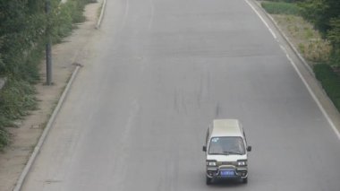 Çin-Ağu 08, 2017:Cars Araç Üstgeçit yolda seyahat. Kentsel şehir yoğun trafik, timelapse.