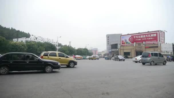 China-aug 08.2017: verkehrsberuhigter Stadtverkehr, Fußgänger auf den Straßen. Zeitraffer. — Stockvideo