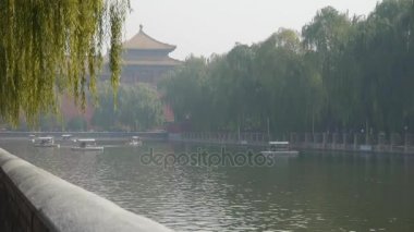 gemi rıhtıma, yat tekne Pekin korusun nehirde güvenerek lake.willow üzerinde seyir