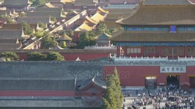 Çin-Eyl 08, 2017:Many turist insanlara Çin antik mimari Pekin yasak şehir entra