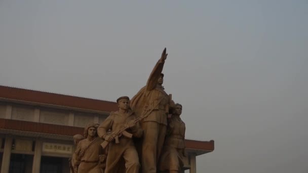 中国-9月 082017: 中国北京革命烈士纪念雕塑, 共产主义. — 图库视频影像