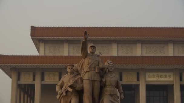 China-Sep 08,2017:china beijing revolutionary martyrs memorial sculpture & maozedong memorial. — Stock Video