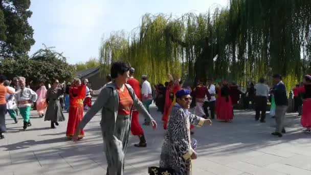 China-Sep 08,2017: bailarina bajo el sol . — Vídeos de Stock