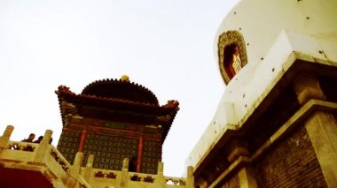 Çin-Eyl 08, 2017:China antik mimari Tibet Beyaz Kule'ye Tapınak.