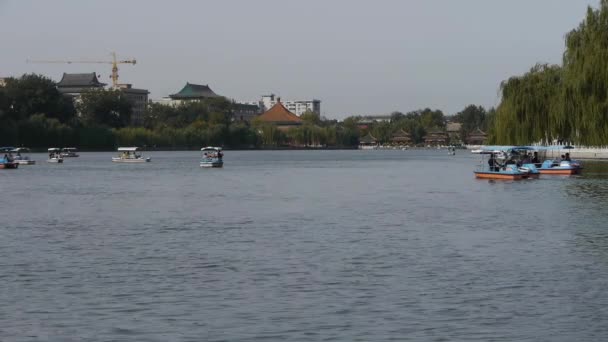 China Beijing Beihai Park lake water & willow island. — Stock Video