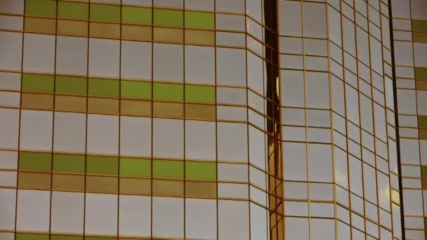 Primer plano ventanas de cristal rascacielos, distrito de edificios de negocios, comercio global . — Vídeos de Stock