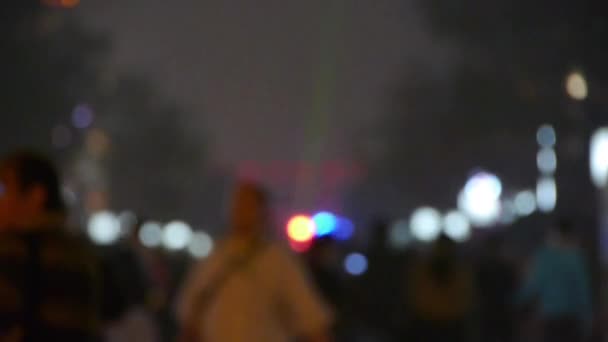 Čína-Říjen 08, 2017:Crowd chůze na Chinatown, rozostření Číny Pekingu noční trh, Neon starověké obchod. — Stock video